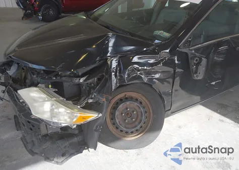 2014 Toyota Camry Le z USA, uszkodzony, nr VIN 4T1BF1FK7EU371108